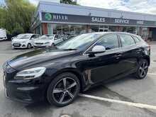 Volvo V40 2.0 T2 R-Design Hatchback 5dr Petrol Manual Euro 6 (s/s) (122 ps) 2.0 5dr Car Manual Petrol - U438