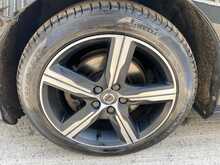 Volvo V40 2.0 T2 R-Design Hatchback 5dr Petrol Manual Euro 6 (s/s) (122 ps) 2.0 5dr Car Manual Petrol - U438