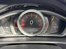 Volvo V40 2.0 T2 R-Design Hatchback 5dr Petrol Manual Euro 6 (s/s) (122 ps) 2.0 5dr Car Manual Petrol - U438