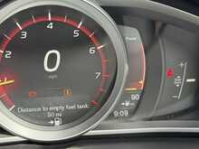 Volvo V40 2.0 T2 R-Design Hatchback 5dr Petrol Manual Euro 6 (s/s) (122 ps) 2.0 5dr Car Manual Petrol - U438