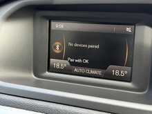 Volvo V40 2.0 T2 R-Design Hatchback 5dr Petrol Manual Euro 6 (s/s) (122 ps) 2.0 5dr Car Manual Petrol - U438
