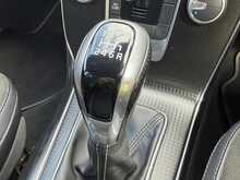 Volvo V40 2.0 T2 R-Design Hatchback 5dr Petrol Manual Euro 6 (s/s) (122 ps) 2.0 5dr Car Manual Petrol - U438