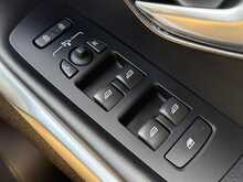 Volvo V40 2.0 T2 R-Design Hatchback 5dr Petrol Manual Euro 6 (s/s) (122 ps) 2.0 5dr Car Manual Petrol - U438