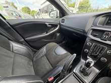 Volvo V40 2.0 T2 R-Design Hatchback 5dr Petrol Manual Euro 6 (s/s) (122 ps) 2.0 5dr Car Manual Petrol - U438