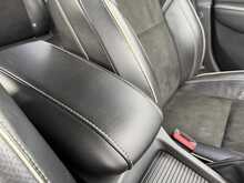 Volvo V40 2.0 T2 R-Design Hatchback 5dr Petrol Manual Euro 6 (s/s) (122 ps) 2.0 5dr Car Manual Petrol - U438