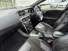 Volvo V40 2.0 T2 R-Design Hatchback 5dr Petrol Manual Euro 6 (s/s) (122 ps) 2.0 5dr Car Manual Petrol - U438