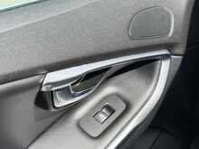 Volvo V40 2.0 T2 R-Design Hatchback 5dr Petrol Manual Euro 6 (s/s) (122 ps) 2.0 5dr Car Manual Petrol - U438
