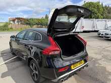 Volvo V40 2.0 T2 R-Design Hatchback 5dr Petrol Manual Euro 6 (s/s) (122 ps) 2.0 5dr Car Manual Petrol - U438