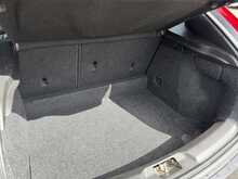 Volvo V40 2.0 T2 R-Design Hatchback 5dr Petrol Manual Euro 6 (s/s) (122 ps) 2.0 5dr Car Manual Petrol - U438