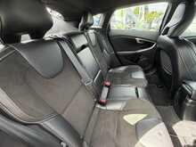 Volvo V40 2.0 T2 R-Design Hatchback 5dr Petrol Manual Euro 6 (s/s) (122 ps) 2.0 5dr Car Manual Petrol - U438