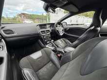 Volvo V40 2.0 T2 R-Design Hatchback 5dr Petrol Manual Euro 6 (s/s) (122 ps) 2.0 5dr Car Manual Petrol - U438