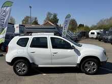 Dacia Duster 1.5 dCi Laureate SUV 5dr Diesel Manual 4WD Euro 6 (s/s) (110 ps) 1.5 5dr Car Manual Diesel - U444