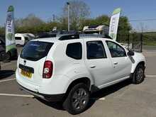 Dacia Duster 1.5 dCi Laureate SUV 5dr Diesel Manual 4WD Euro 6 (s/s) (110 ps) 1.5 5dr Car Manual Diesel - U444
