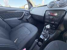 Dacia Duster 1.5 dCi Laureate SUV 5dr Diesel Manual 4WD Euro 6 (s/s) (110 ps) 1.5 5dr Car Manual Diesel - U444