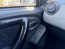 Dacia Duster 1.5 dCi Laureate SUV 5dr Diesel Manual 4WD Euro 6 (s/s) (110 ps) 1.5 5dr Car Manual Diesel - U444