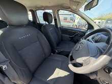 Dacia Duster 1.5 dCi Laureate SUV 5dr Diesel Manual 4WD Euro 6 (s/s) (110 ps) 1.5 5dr Car Manual Diesel - U444