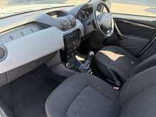 Dacia Duster 1.5 dCi Laureate SUV 5dr Diesel Manual 4WD Euro 6 (s/s) (110 ps) 1.5 5dr Car Manual Diesel - U444
