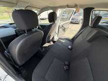 Dacia Duster 1.5 dCi Laureate SUV 5dr Diesel Manual 4WD Euro 6 (s/s) (110 ps) 1.5 5dr Car Manual Diesel - U444