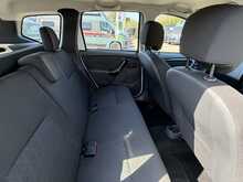 Dacia Duster 1.5 dCi Laureate SUV 5dr Diesel Manual 4WD Euro 6 (s/s) (110 ps) 1.5 5dr Car Manual Diesel - U444