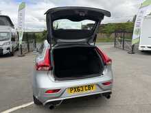 Volvo V40 1.6 D2 R-Design Lux Hatchback 5dr Diesel Manual Euro 5 (s/s) (115 ps) 1.6 5dr Car Manual Diesel - U453