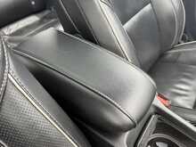 Volvo V40 1.6 D2 R-Design Lux Hatchback 5dr Diesel Manual Euro 5 (s/s) (115 ps) 1.6 5dr Car Manual Diesel - U453
