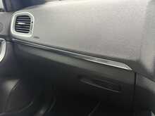 Volvo V40 1.6 D2 R-Design Lux Hatchback 5dr Diesel Manual Euro 5 (s/s) (115 ps) 1.6 5dr Car Manual Diesel - U453