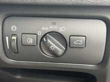 Volvo V40 1.6 D2 R-Design Lux Hatchback 5dr Diesel Manual Euro 5 (s/s) (115 ps) 1.6 5dr Car Manual Diesel - U453