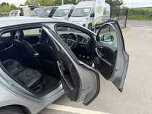 Volvo V40 1.6 D2 R-Design Lux Hatchback 5dr Diesel Manual Euro 5 (s/s) (115 ps) 1.6 5dr Car Manual Diesel - U453