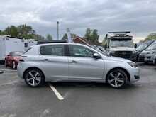 Peugeot 308 1.2 PureTech Allure Hatchback 5dr Petrol EAT Euro 6 (s/s) (130 ps) - U468