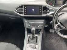 Peugeot 308 1.2 PureTech Allure Hatchback 5dr Petrol EAT Euro 6 (s/s) (130 ps) - U468