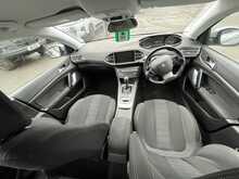 Peugeot 308 1.2 PureTech Allure Hatchback 5dr Petrol EAT Euro 6 (s/s) (130 ps) - U468