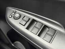 Honda Jazz 1.3 i-VTEC SE Navi Hatchback 5dr Petrol Manual Euro 6 (s/s) (102 ps) 1.3 5dr Car Manual Petrol - U549