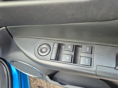 1.4i 16v Exclusiv Convertible 2dr Petrol Manual (a/c) (146 g/km, 89 bhp)