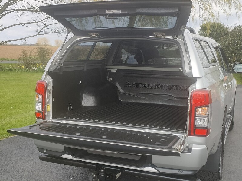 Mitsubishi 2.2 DI-D Barbarian X 2.2 Pickup Automatic Diesel