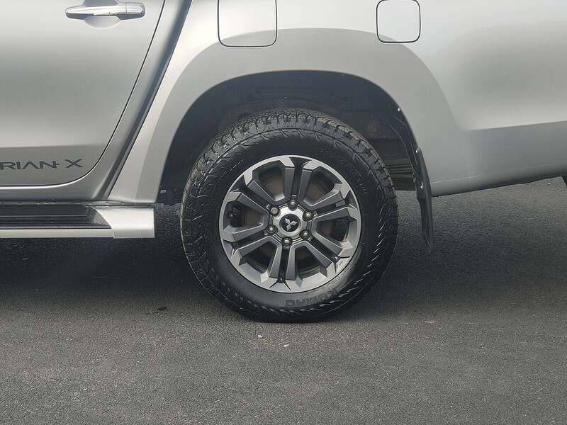 Mitsubishi 2.2 DI-D Barbarian X 2.2 Pickup Automatic Diesel