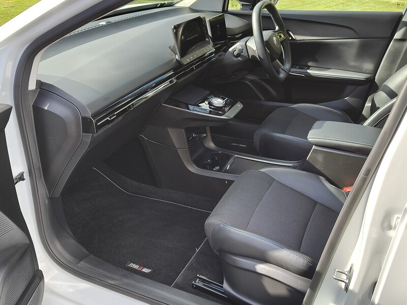 MG Trophy Long Range 64kWh 0.0 5dr Hatchback Automatic Electric