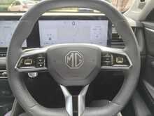 MG HS Trophy Hybrid+