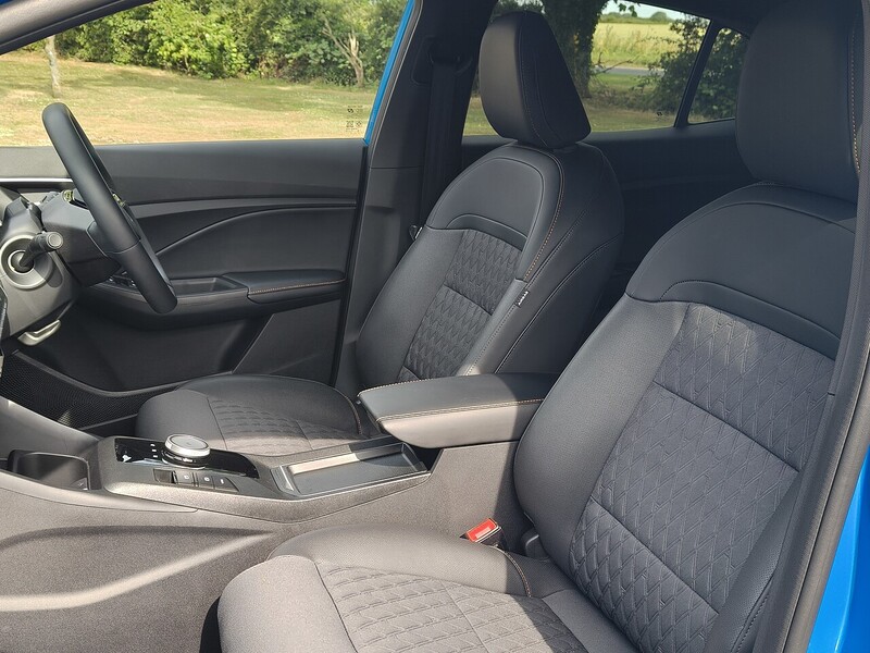 MG 1.5 Hybrid+ Trophy Hatchback 5dr Petrol Hybrid Auto Euro 6 (s/s) (194 ps)
