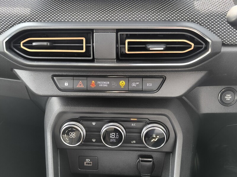 Dacia TCe Prestige Hatchback 1.0 Manual Petrol