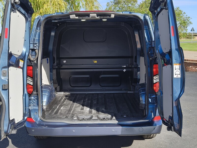 Ford 2.0 320 EcoBlue Limited Crew Van Double Cab 5dr Diesel Auto L2 H1 Euro 6 (s/s) (170 ps)