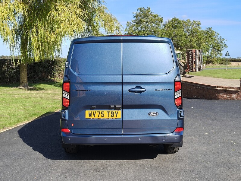 Ford 2.0 320 EcoBlue Limited Crew Van Double Cab 5dr Diesel Auto L2 H1 Euro 6 (s/s) (170 ps)