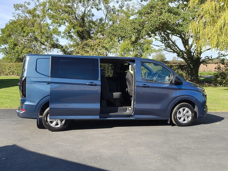 Ford 2.0 320 EcoBlue Limited Crew Van Double Cab 5dr Diesel Auto L2 H1 Euro 6 (s/s) (170 ps)