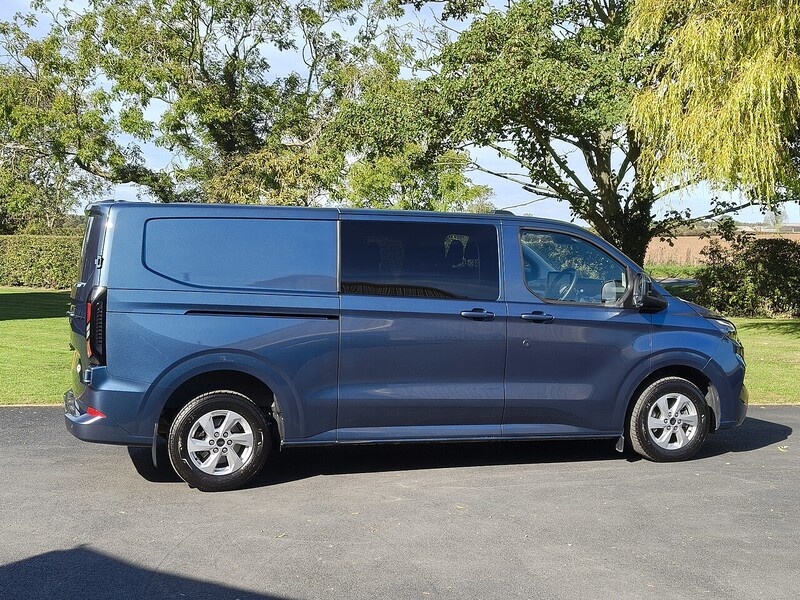 Ford 2.0 320 EcoBlue Limited Crew Van Double Cab 5dr Diesel Auto L2 H1 Euro 6 (s/s) (170 ps)