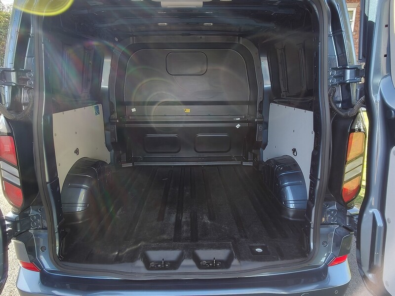 Ford 2.0 320 EcoBlue Limited Crew Van Double Cab 5dr Diesel Auto L2 H1 Euro 6 (s/s) (170 ps)