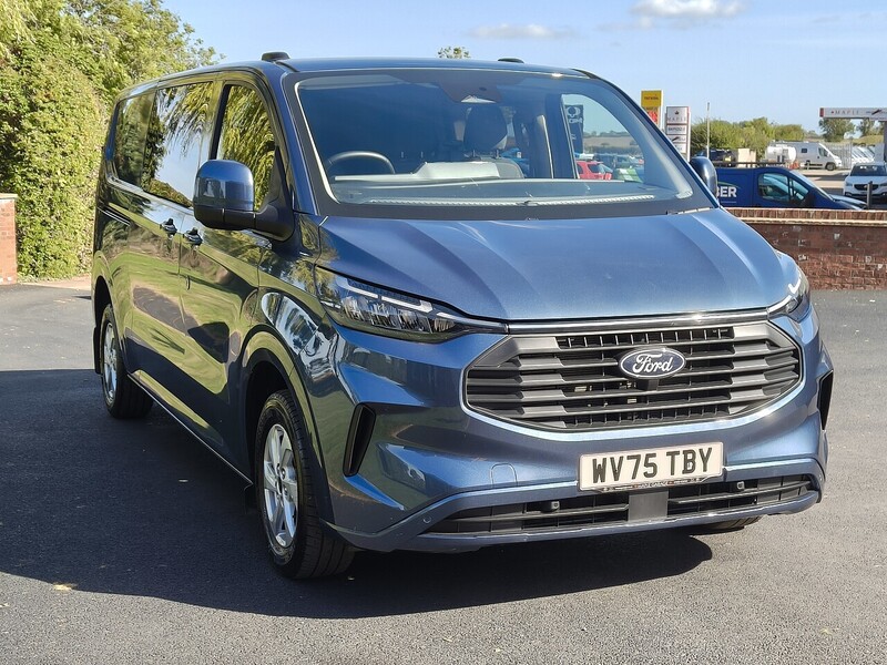 Ford 2.0 320 EcoBlue Limited Crew Van Double Cab 5dr Diesel Auto L2 H1 Euro 6 (s/s) (170 ps)