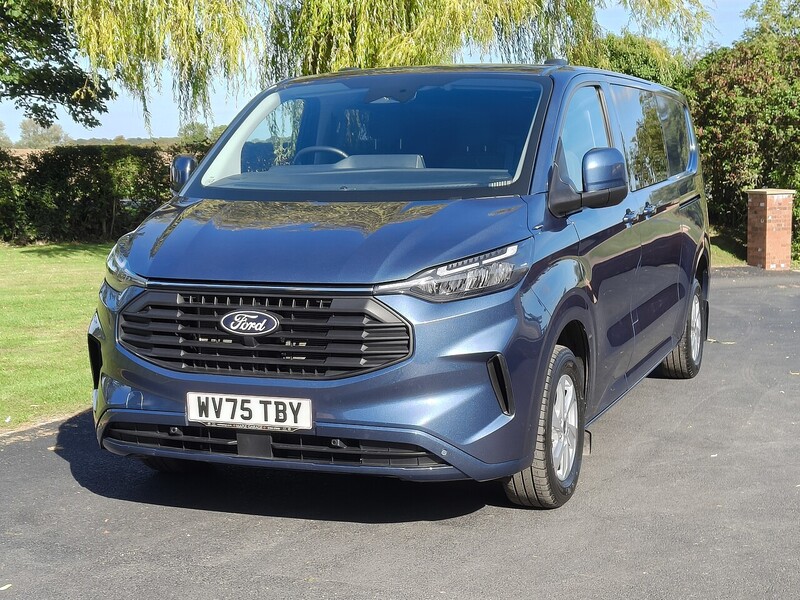 Ford 2.0 320 EcoBlue Limited Crew Van Double Cab 5dr Diesel Auto L2 H1 Euro 6 (s/s) (170 ps)