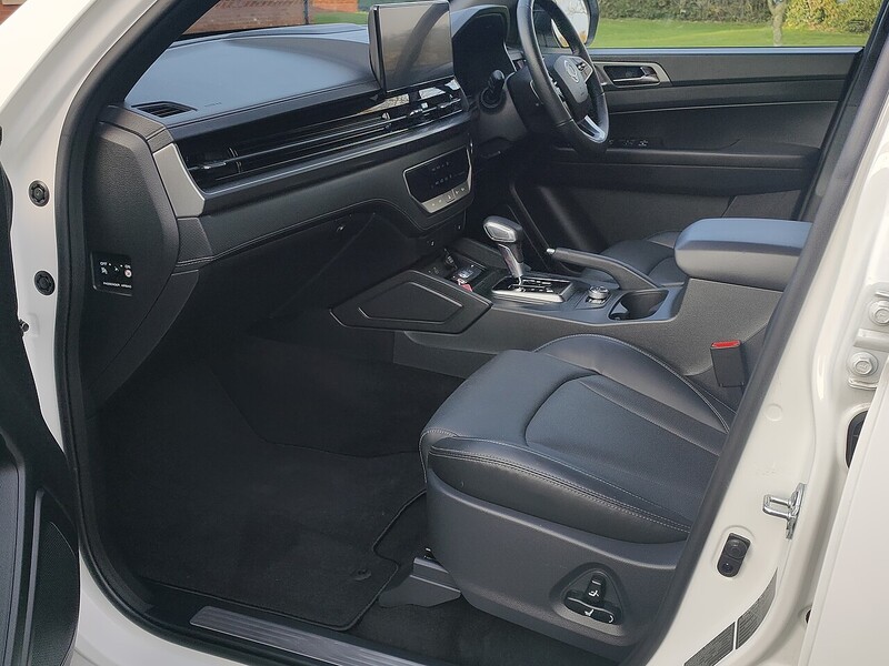 KGM Saracen Plus+ Roll Lock+ Towbar 2.2 4dr Pickup Automatic Diesel