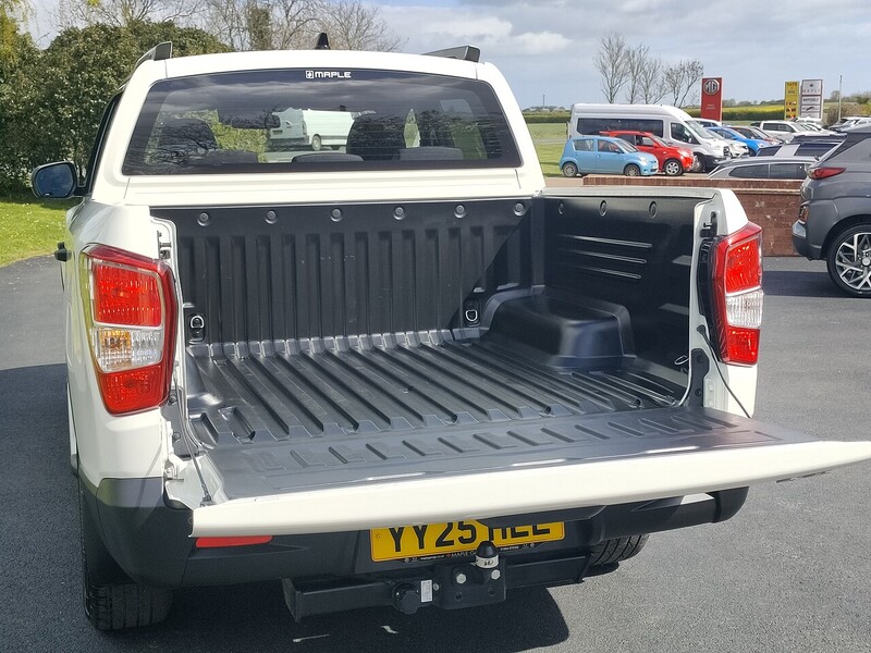 KGM Saracen 2.2 Diesel 2.2 4dr Pick Up Automatic Diesel