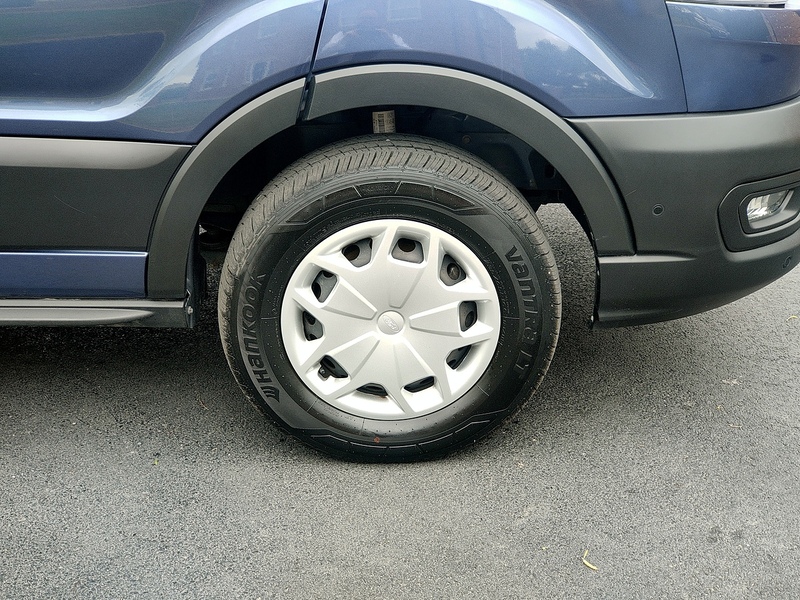 Ford 410 EcoBlue Trend 2.0 5dr Minibus Manual Diesel