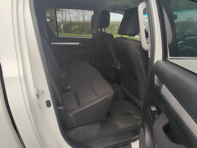 Toyota 2.4 D-4D Icon 2.4 4dr Pickup Manual Diesel